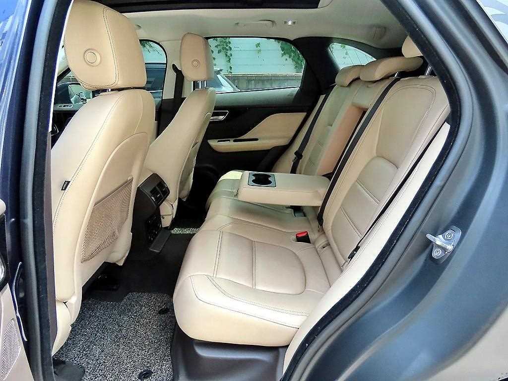 Jaguar F-PACE — photo 06