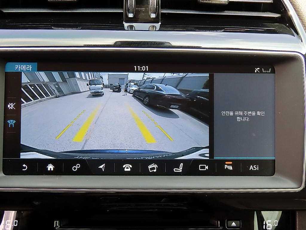 Jaguar F-PACE — photo 14