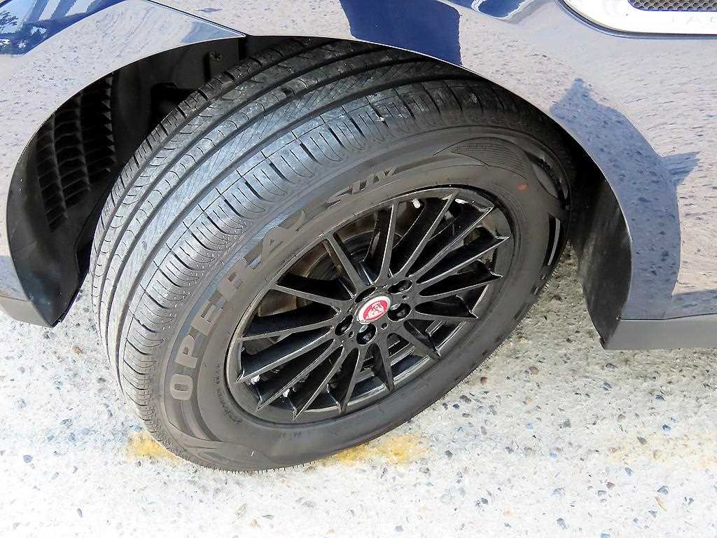 Jaguar F-PACE — photo 20