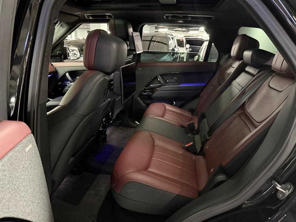 Land Rover Range Rover Sport — photo 11