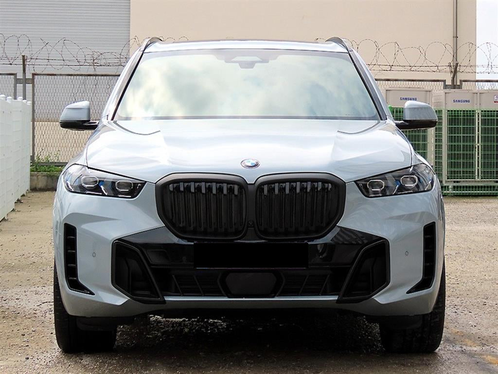 BMW X5 — photo 01