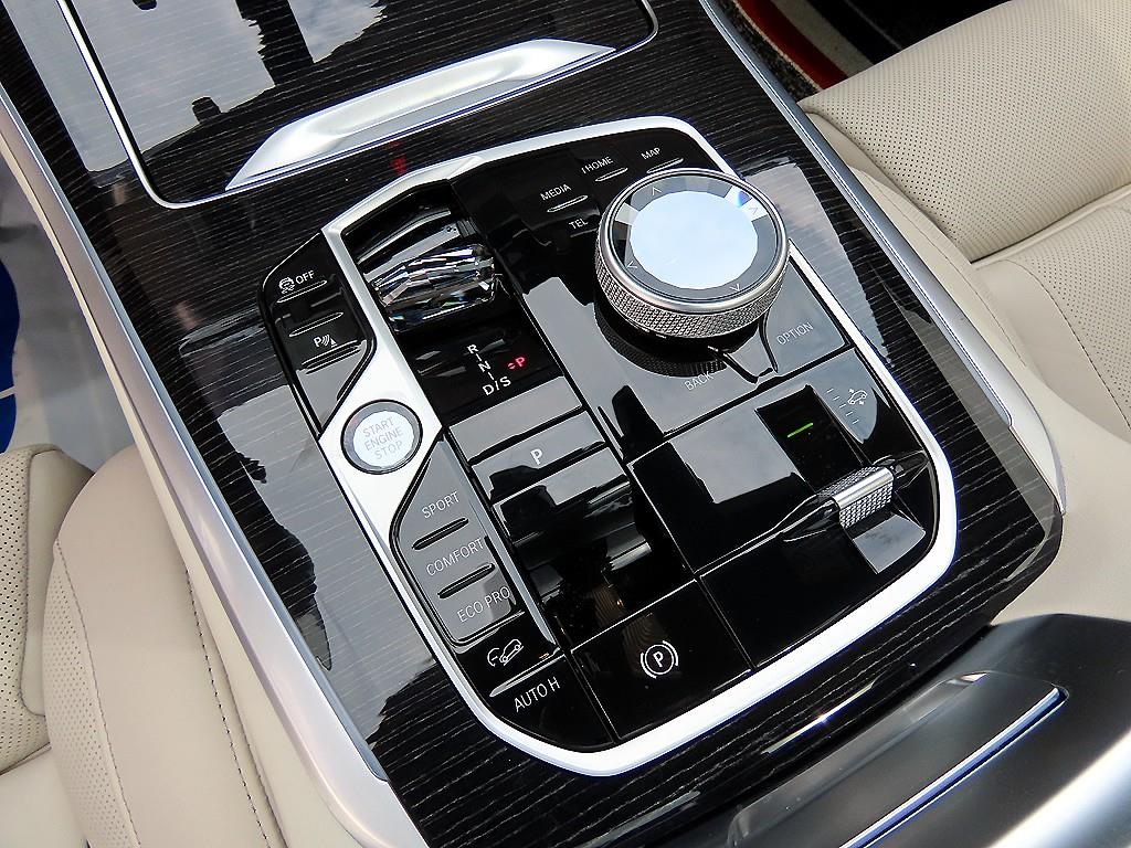 BMW X5 — photo 11