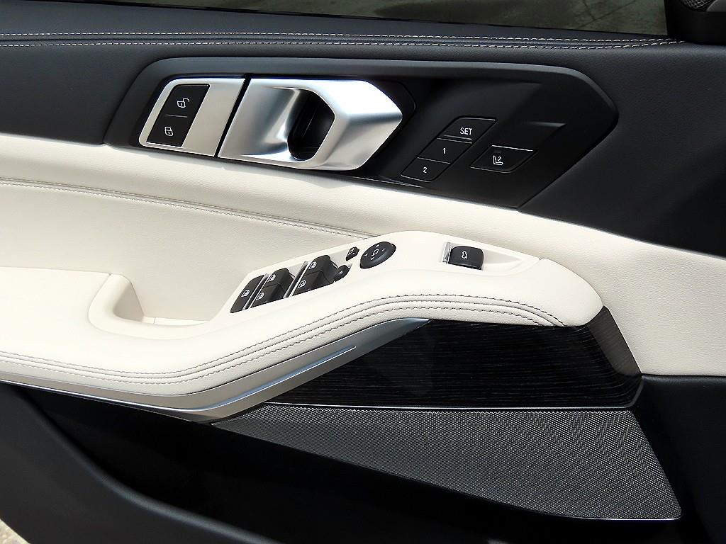BMW X5 — photo 12