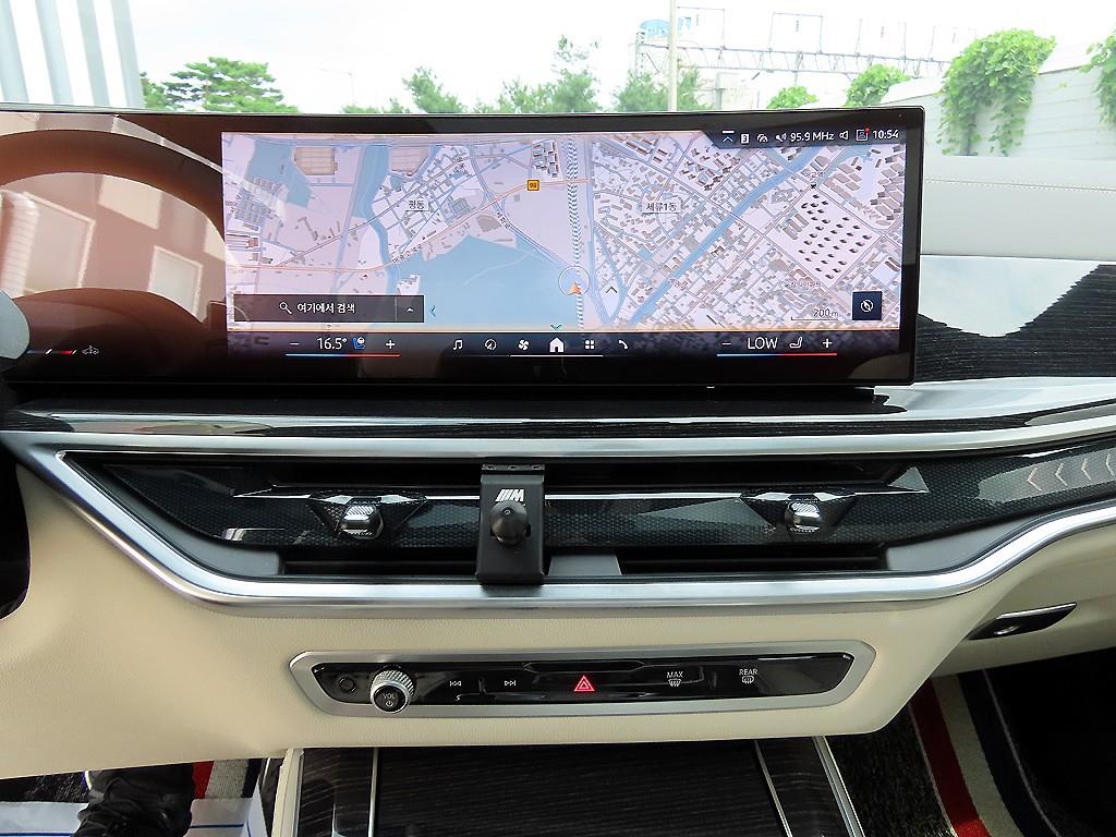 BMW X5 — photo 13