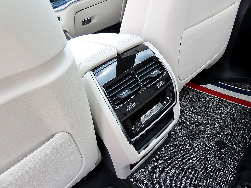 BMW X5 — photo 16