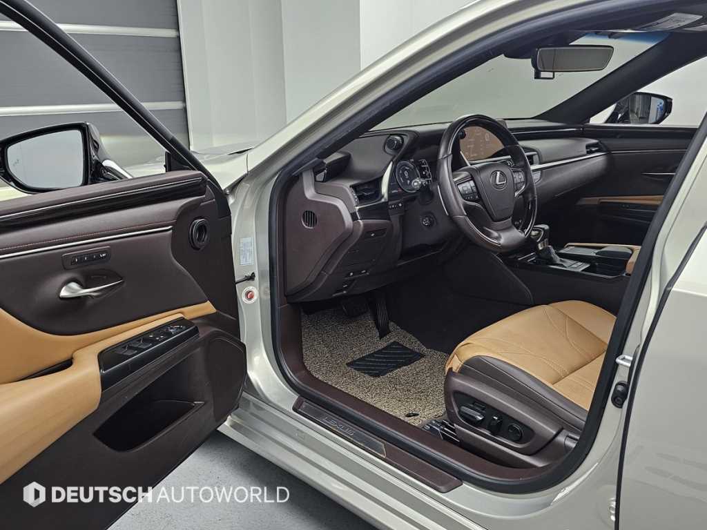 Lexus ES — photo 01