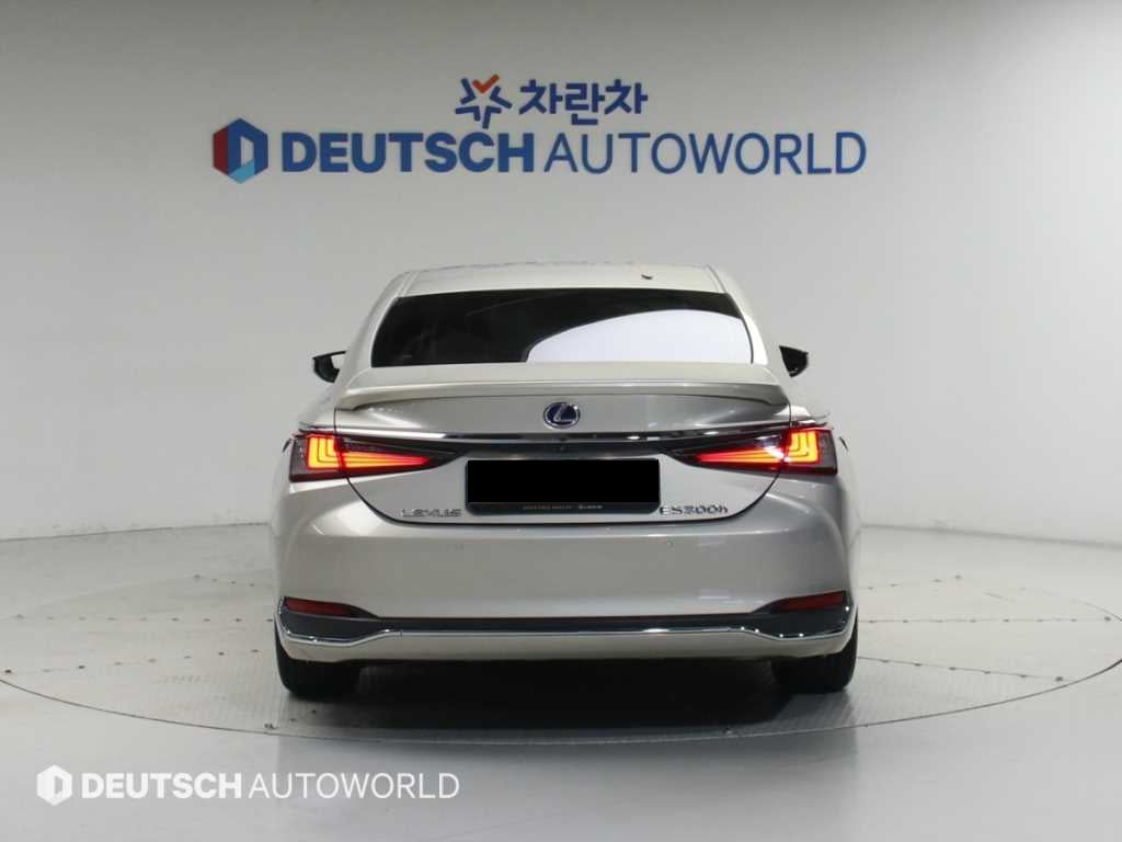 Lexus ES — photo 05