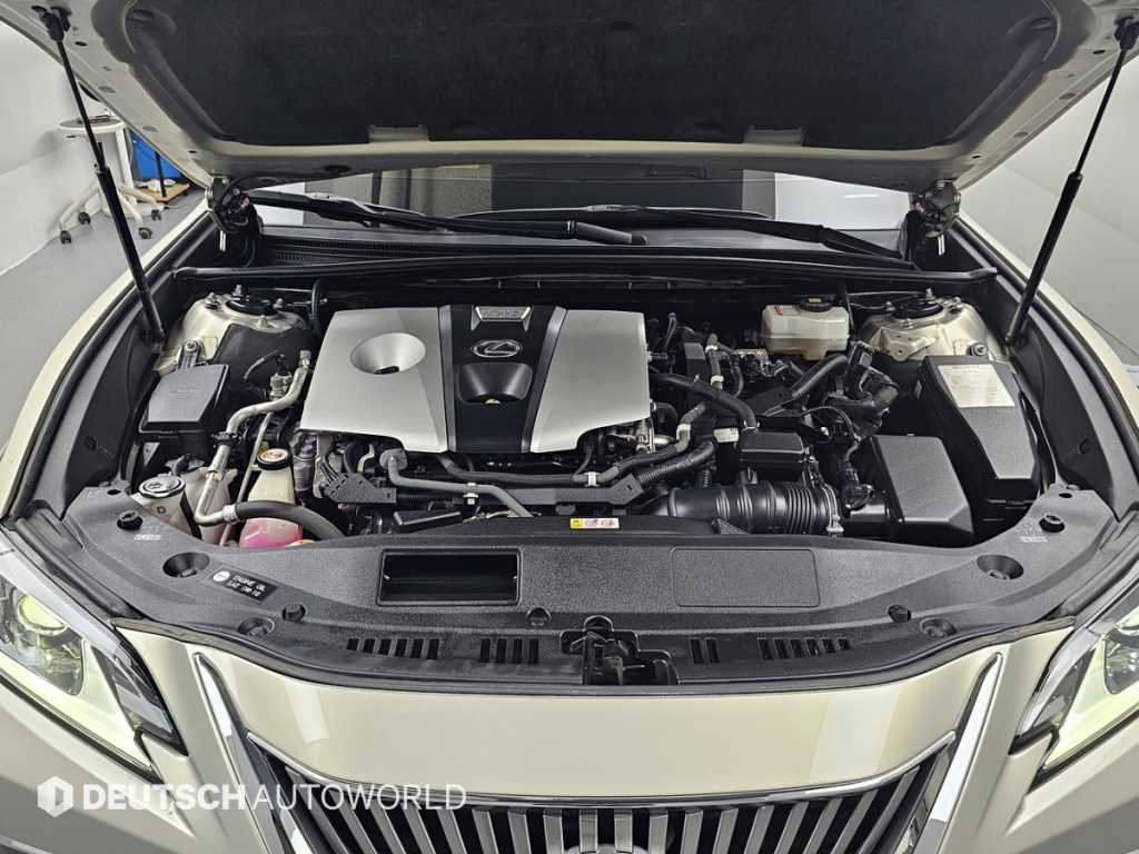 Lexus ES — photo 07