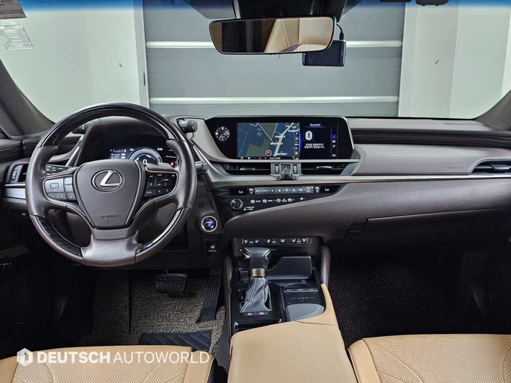 Lexus ES — photo 08