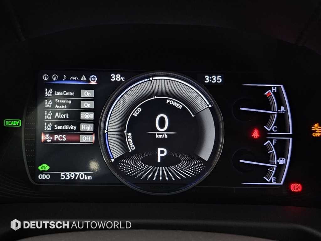 Lexus ES — photo 09