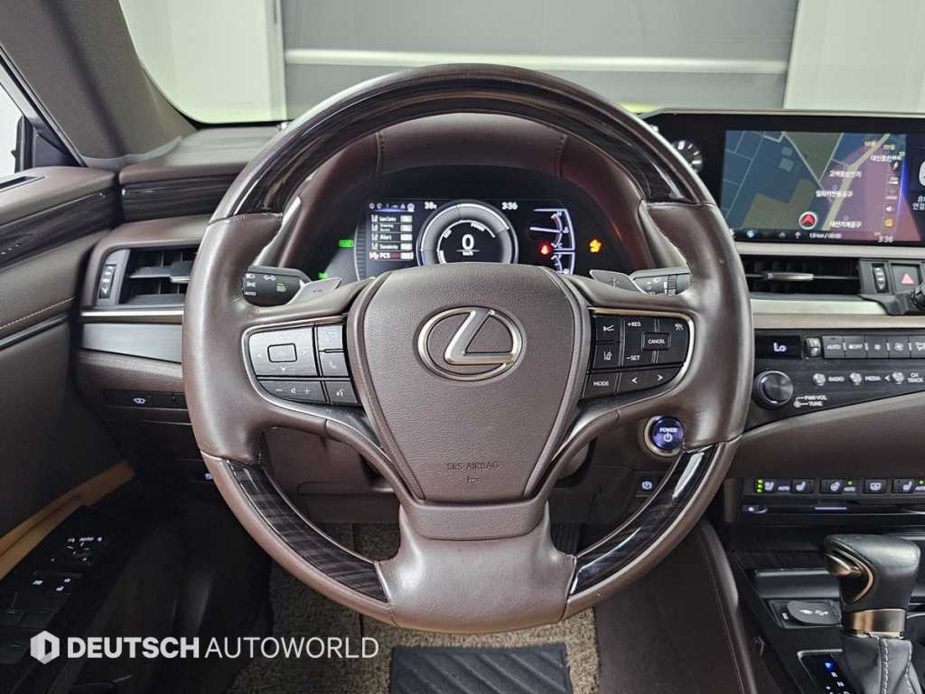 Lexus ES — photo 13