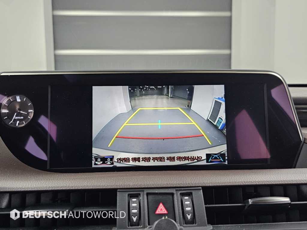 Lexus ES — photo 15