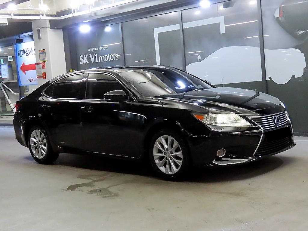 Lexus ES — photo 01