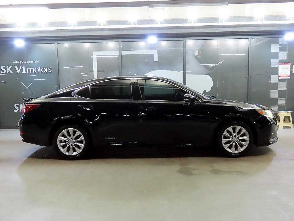 Lexus ES — photo 03