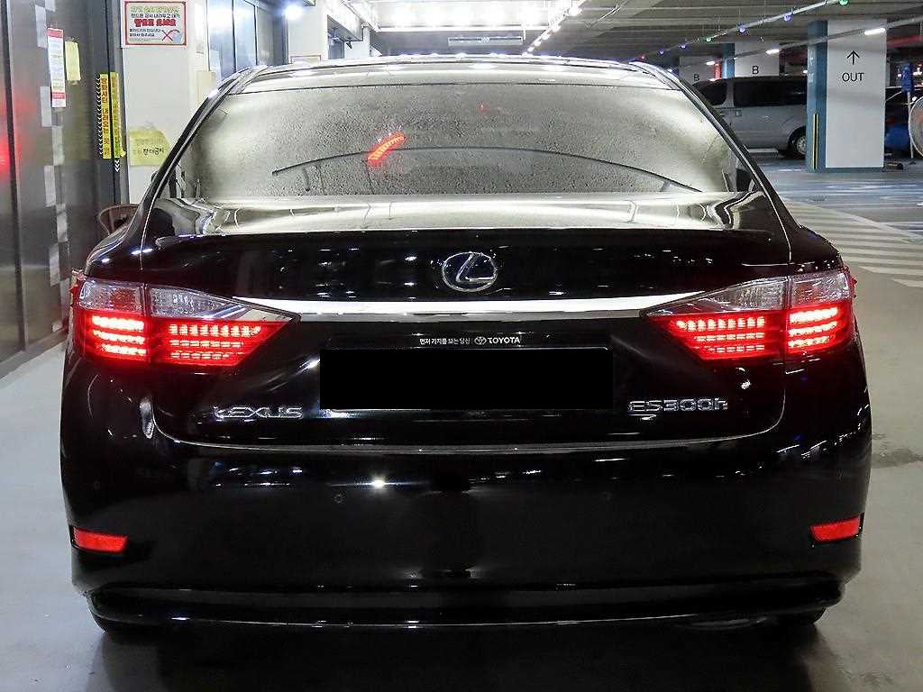 Lexus ES — photo 05