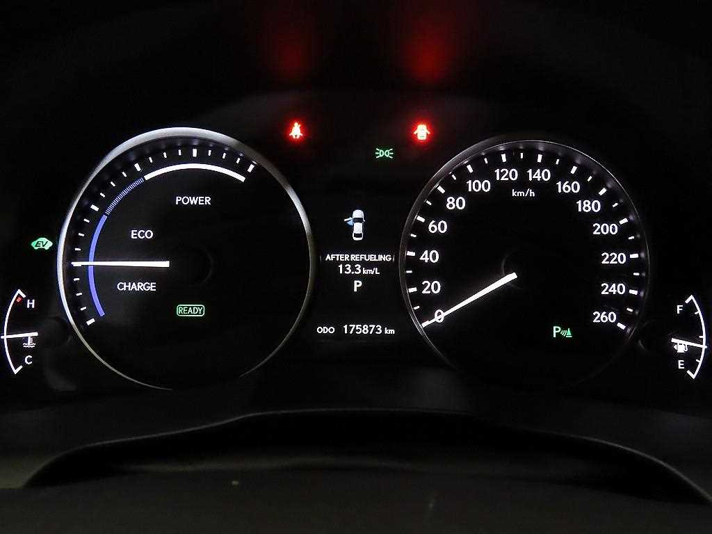 Lexus ES — photo 09