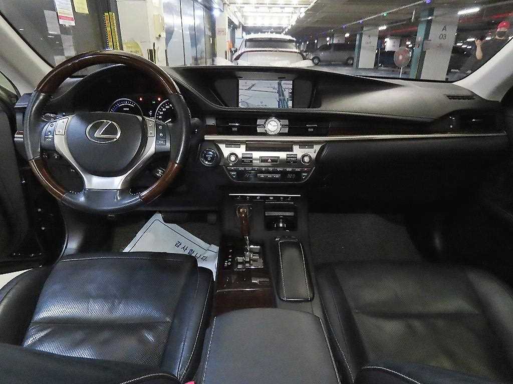 Lexus ES — photo 10