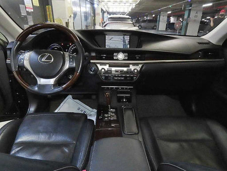 Lexus ES — photo 10