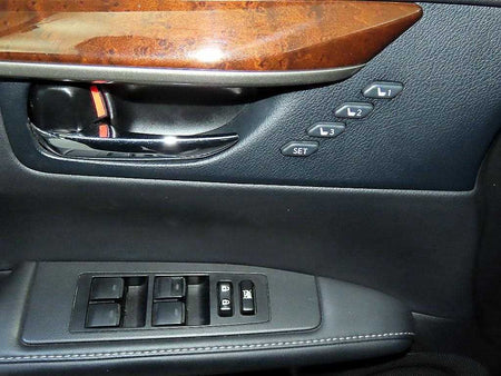 Lexus ES — photo 13