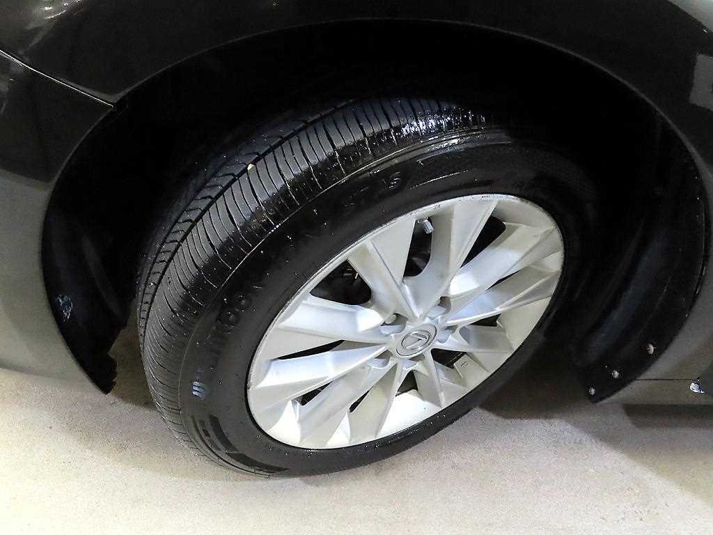 Lexus ES — photo 20
