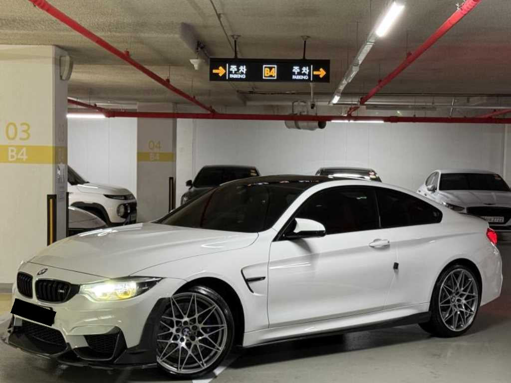 BMW M4 — photo 01