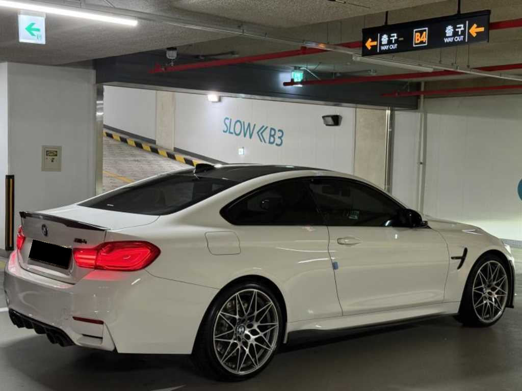 BMW M4 — photo 04