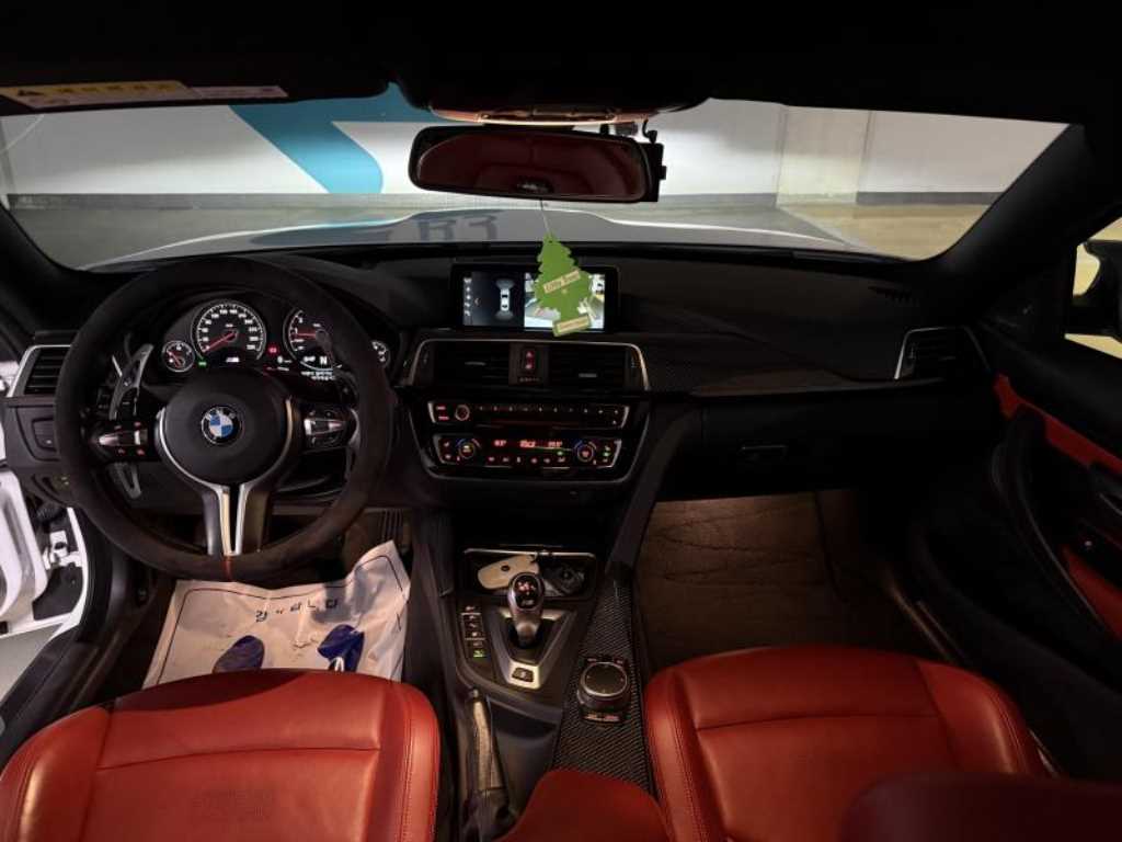 BMW M4 — photo 08