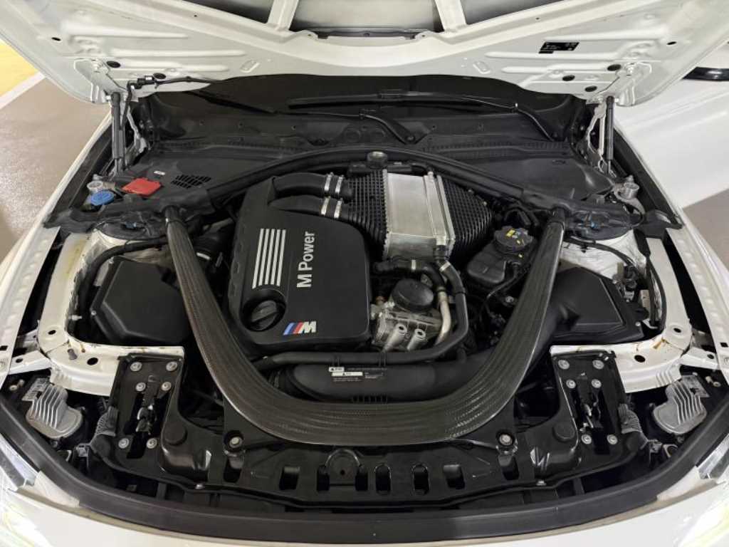 BMW M4 — photo 19