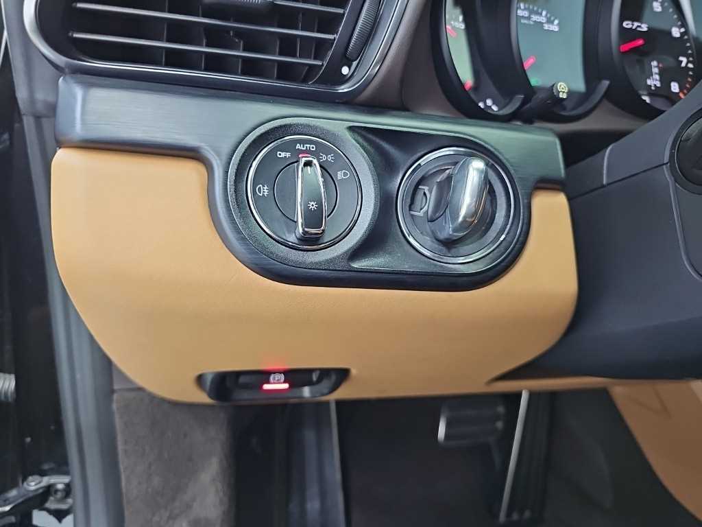 Porsche 911 — photo 17