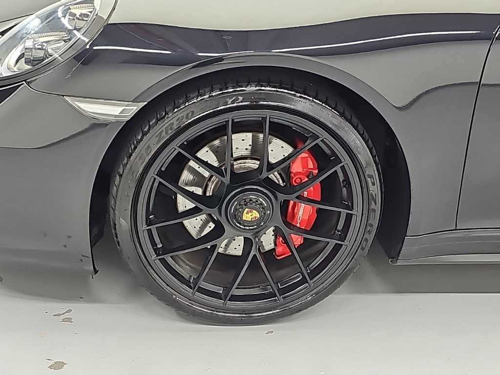 Porsche 911 — photo 19