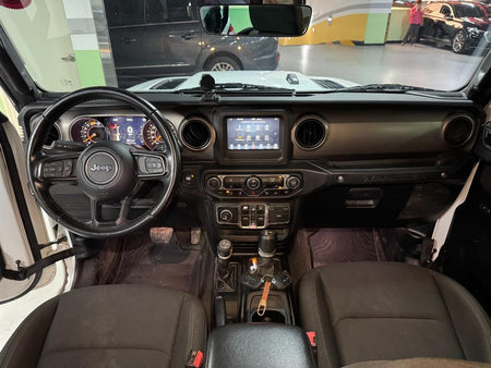 Jeep Wrangler — photo 08