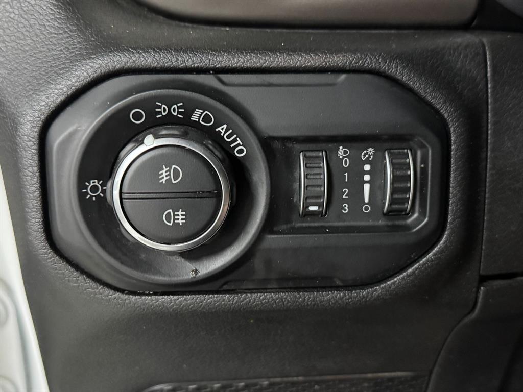 Jeep Wrangler — photo 13