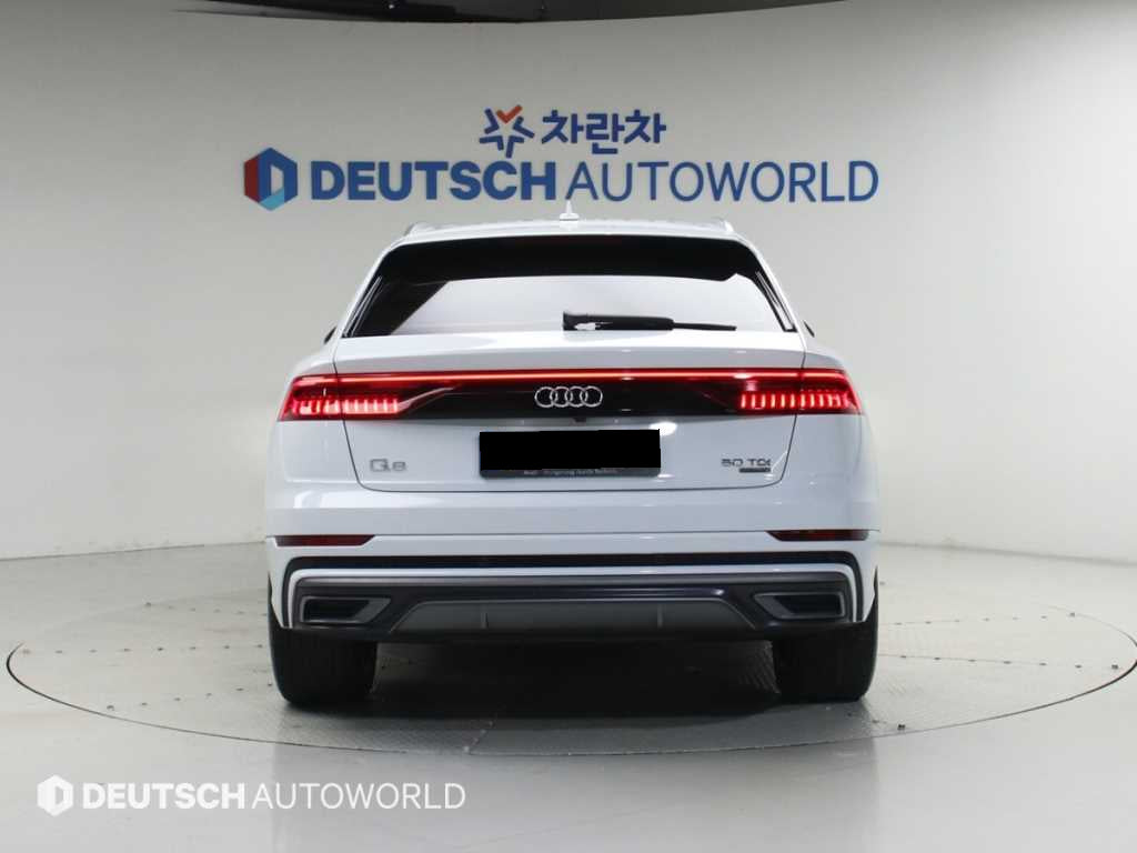 Audi Q8 — photo 04