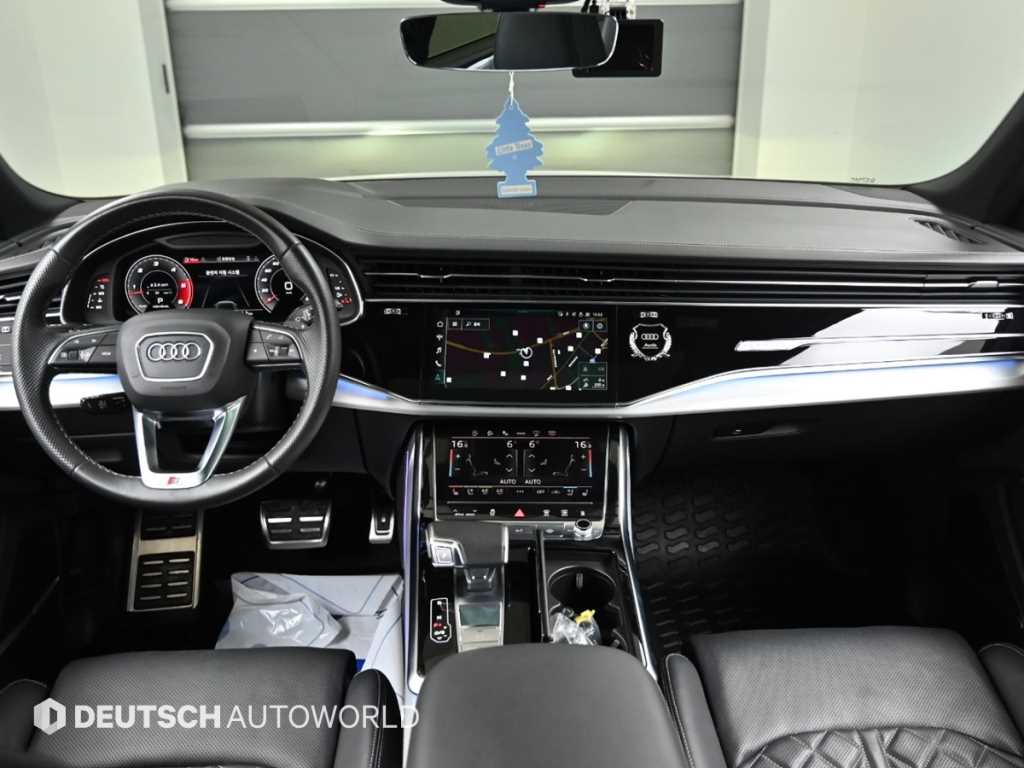 Audi Q8 — photo 07