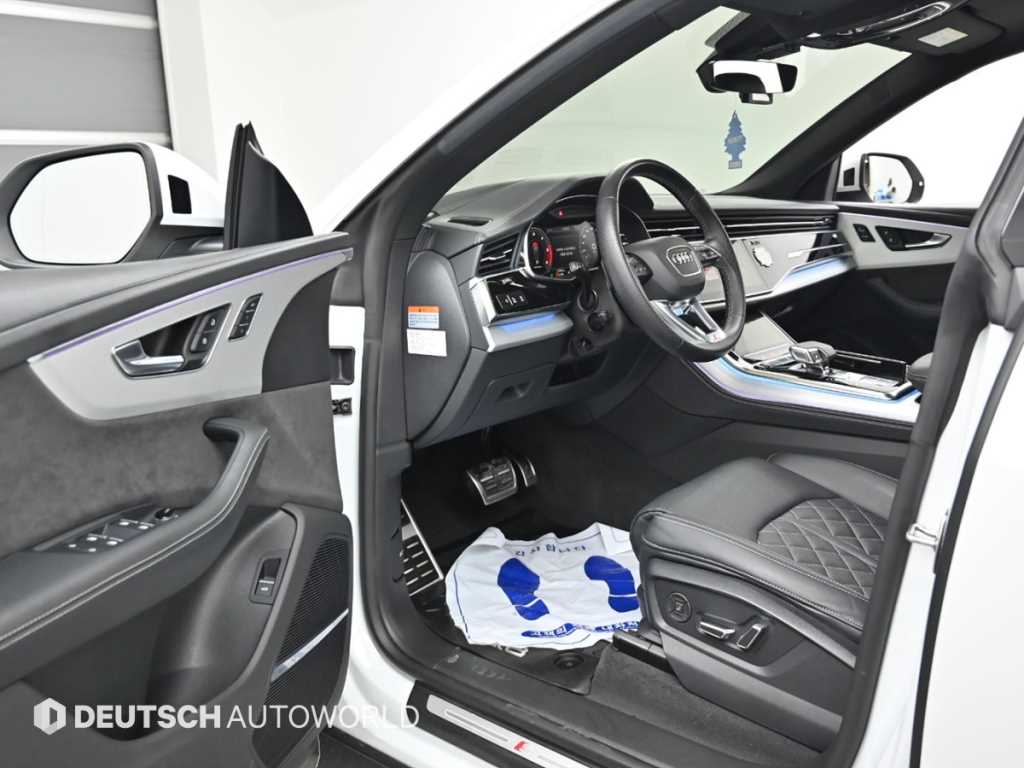 Audi Q8 — photo 11