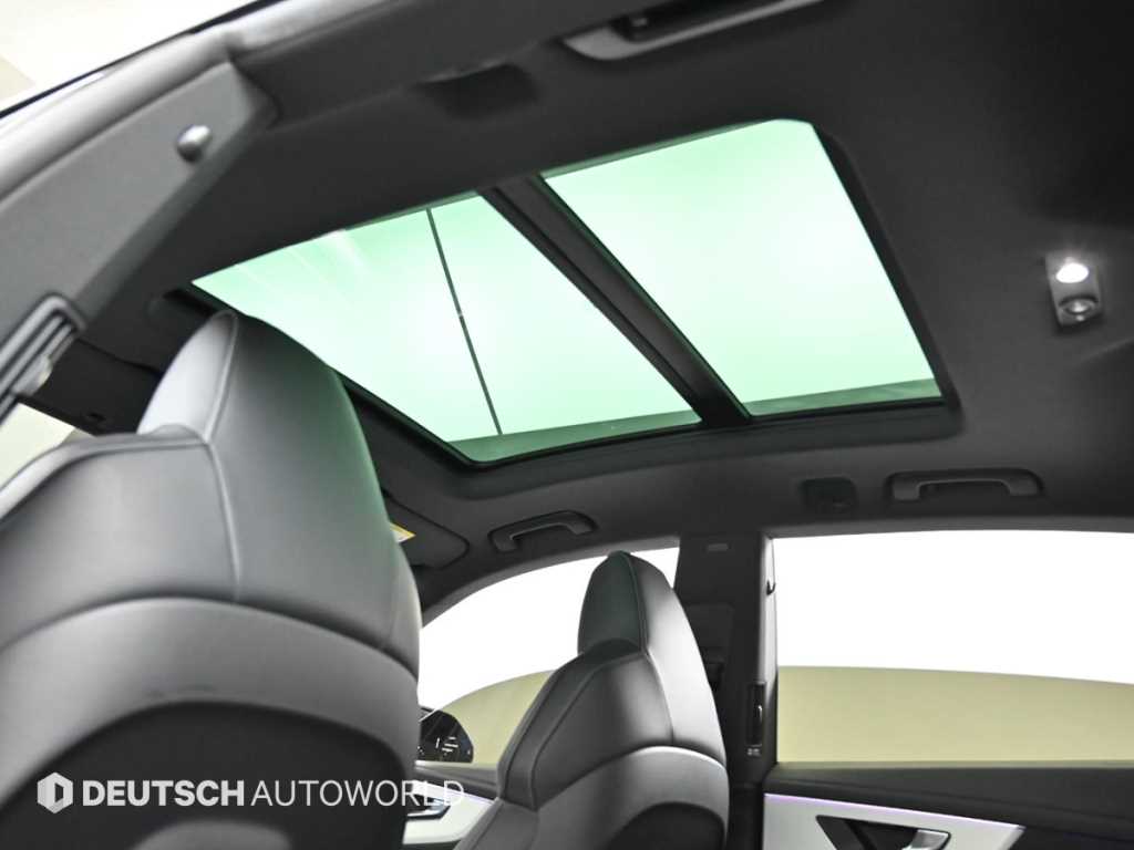 Audi Q8 — photo 18