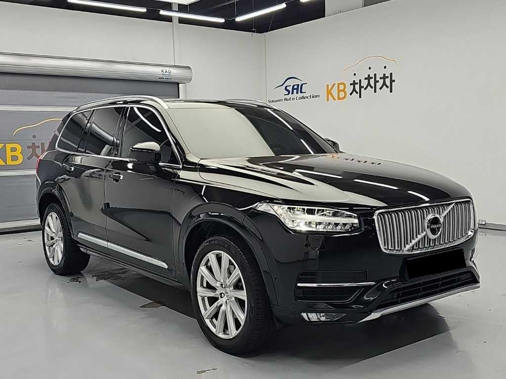 Volvo XC90 — photo 04