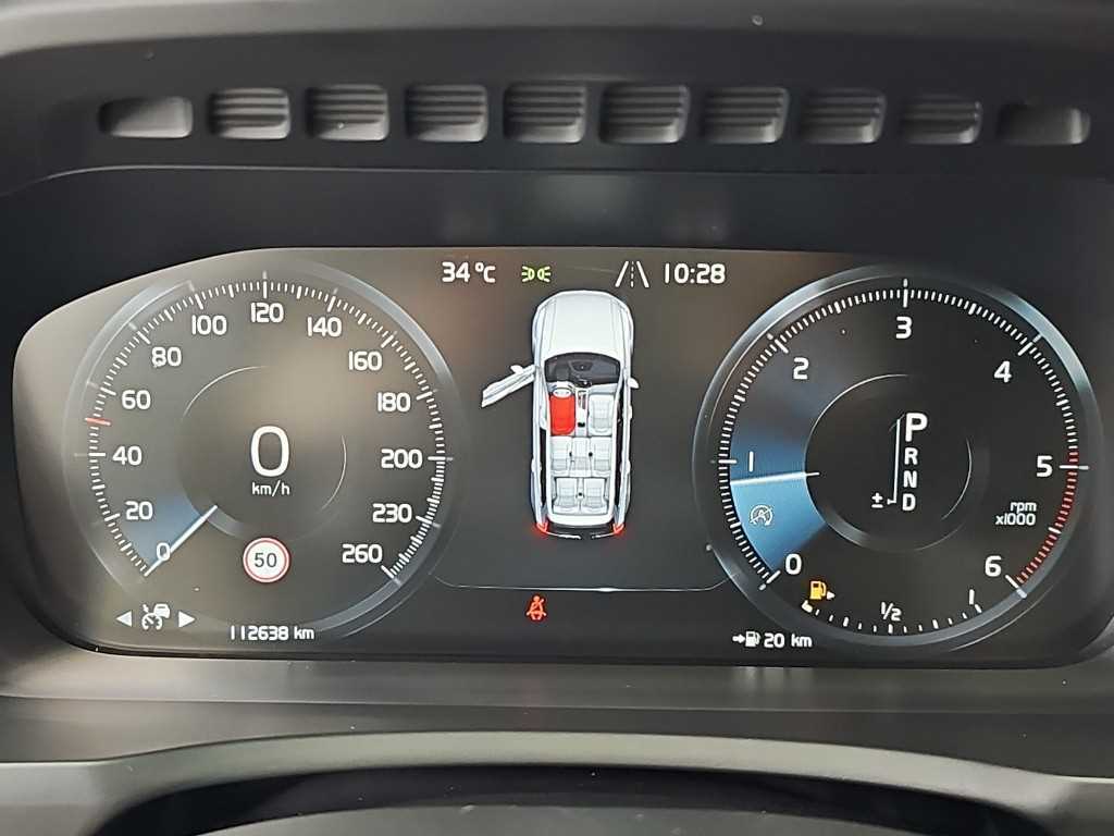 Volvo XC90 — photo 06
