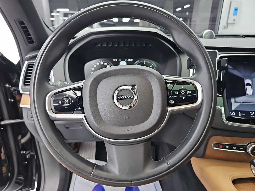 Volvo XC90 — photo 09