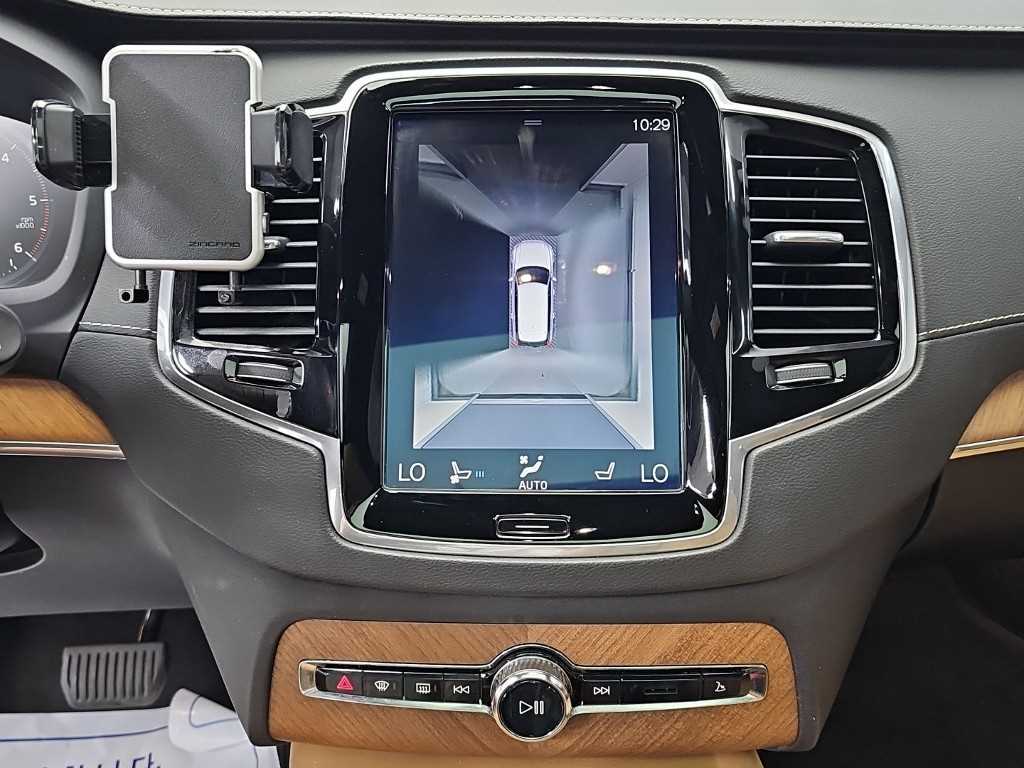 Volvo XC90 — photo 10