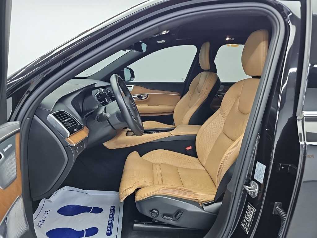 Volvo XC90 — photo 11