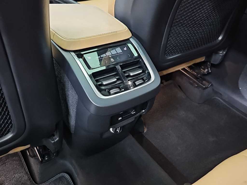 Volvo XC90 — photo 13