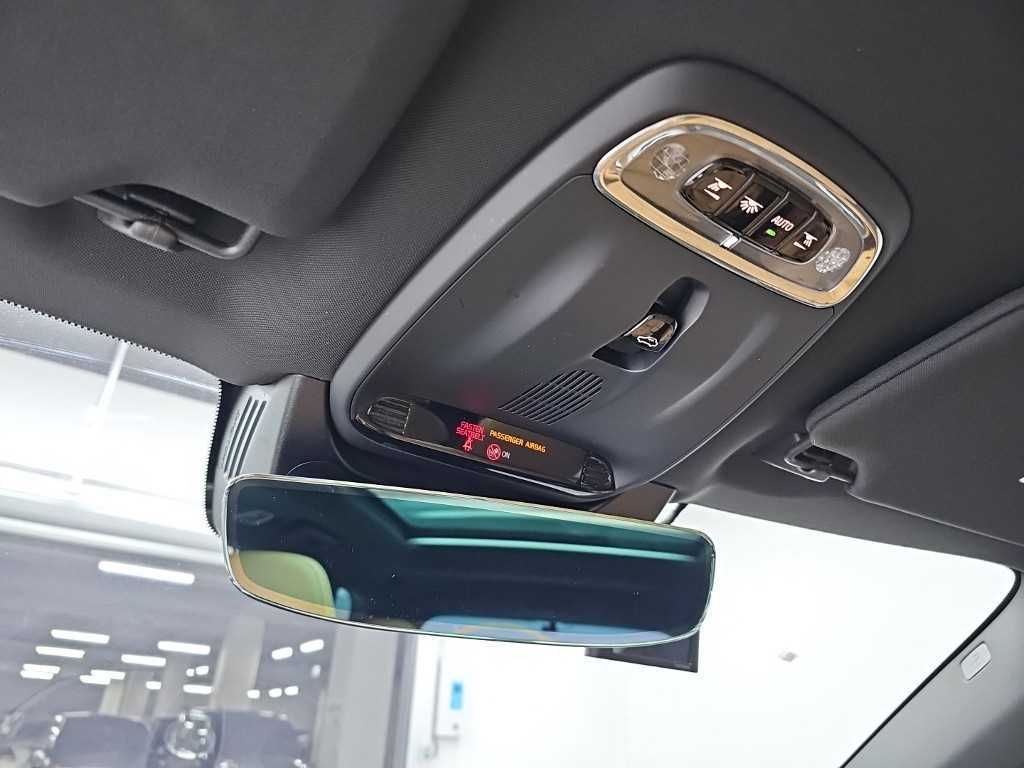 Volvo XC90 — photo 16