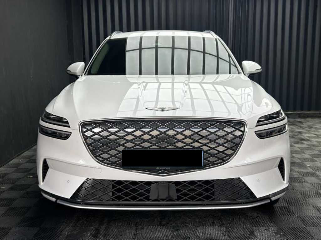 Genesis GV70 — photo 01