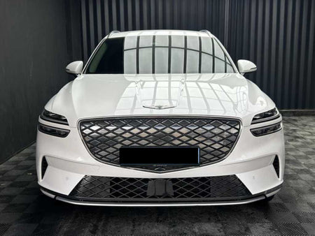 Genesis GV70 — photo 01
