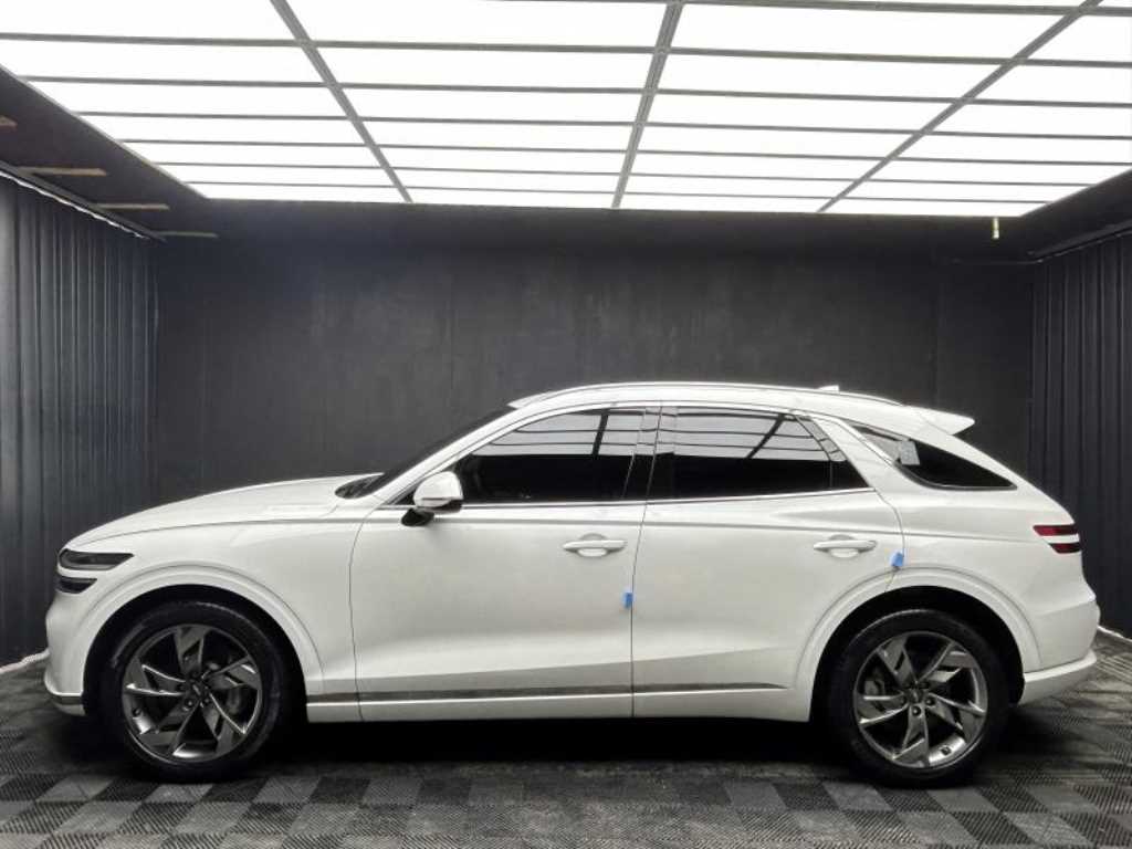 Genesis GV70 — photo 03