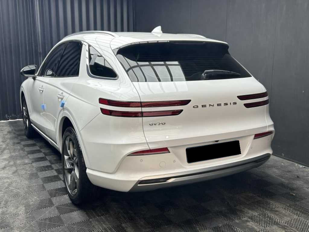 Genesis GV70 — photo 04