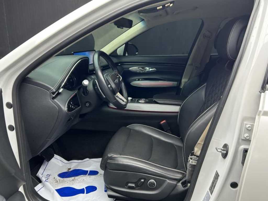 Genesis GV70 — photo 06