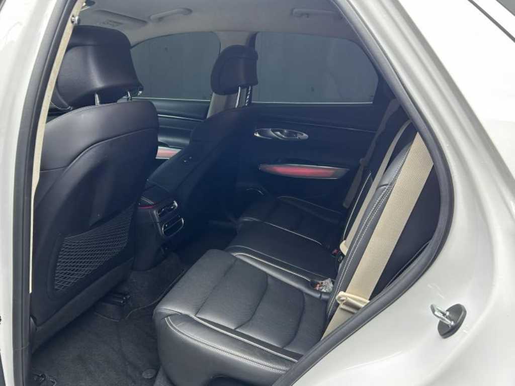 Genesis GV70 — photo 07