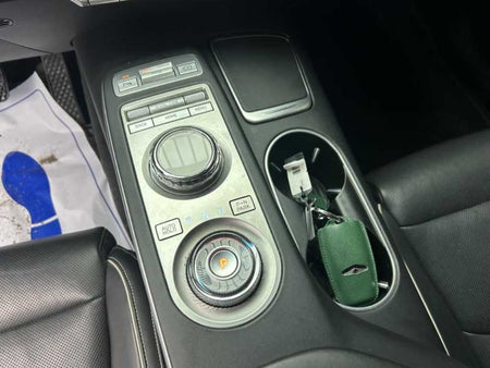Genesis GV70 — photo 11